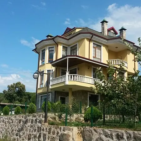 Point House 1 Family